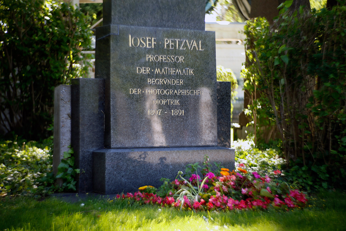 Josef Petzval 博士の墓